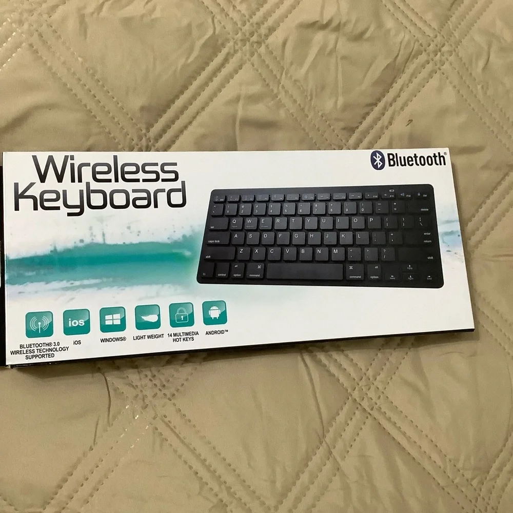 Bluetooth Wireless Keyboard Black. Open box. (B301)